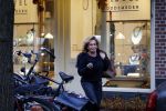 Amsterdam 15 december 2015 
Connie Breukhoven op bezoek bij een juwelier / edelsmid in Amsterdam zuid