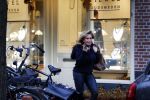 Amsterdam 15 december 2015 
Connie Breukhoven op bezoek bij een juwelier / edelsmid in Amsterdam zuid