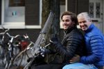 Amsterdam 4 december 2015 
Dries Roelvink met zijn zoon Donnie op de vespa scooter