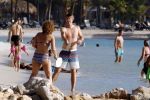 Curacao 25 december 2015 
Edwin v d Sar en zijn vrouw Annemarie tennissen op het strand van Lions dive.