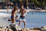 Curacao 25 december 2015 
Edwin v d Sar en zijn vrouw Annemarie tennissen op het strand van Lions dive.