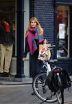 Amsterdam 15 januari 2016
Estelle Cruijff doet boodschappen.