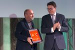 Koninklijke Familie bij uitreiking Prins Claus Prijs 2015 in het Koninklijk Paleis op de Dam. De Prins Claus Prijzen worden door het Prins Claus Fonds voor Cultuur en Ontwikkeling sinds 1997 jaarlijks toegekend aan kunstenaars, denkers en culturele organisaties. 

Royal Family at ceremony Prince Claus Award in 2015 at the Royal Palace on Dam Square. The Prince Claus Awards are presented by the Prince Claus Fund for Culture and Development since 1997 awarded annually to artists, thinkers and cultural organizations.

OP de foto / On the photo:  Laureaat Fatos Lubonja (AlbaniÃ«, 1951), schrijver, publicist en publiek intellectueel