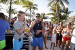 Curacao 31 december 2015 
Gerard Joling en Thomas Berge doen soundcheck voor hun optreden voor oud jaar op het strand van Lions dive. Gerard zijn moeder Jannie is ook aanwezig.