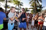 Curacao 31 december 2015 
Gerard Joling en Thomas Berge doen soundcheck voor hun optreden voor oud jaar op het strand van Lions dive. Gerard zijn moeder Jannie is ook aanwezig.