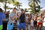 Curacao 31 december 2015 
Gerard Joling en Thomas Berge doen soundcheck voor hun optreden voor oud jaar op het strand van Lions dive. Gerard zijn moeder Jannie is ook aanwezig.
