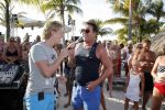 Curacao 31 december 2015 
Gerard Joling en Thomas Berge doen soundcheck voor hun optreden voor oud jaar op het strand van Lions dive. Gerard zijn moeder Jannie is ook aanwezig.