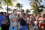 Curacao 31 december 2015 
Gerard Joling en Thomas Berge doen soundcheck voor hun optreden voor oud jaar op het strand van Lions dive. Gerard zijn moeder Jannie is ook aanwezig.