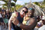 Curacao 31 december 2015 
Gerard Joling en Thomas Berge doen soundcheck voor hun optreden voor oud jaar op het strand van Lions dive. Gerard zijn moeder Jannie is ook aanwezig.