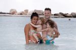 Curacao 27 december 2015
Gers Pardoel met zijn vrouw en hun kinderen Goud en Rocci ophet strand van Mambo beach.