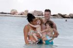Curacao 27 december 2015
Gers Pardoel met zijn vrouw en hun kinderen Goud en Rocci ophet strand van Mambo beach.