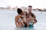 Curacao 27 december 2015
Gers Pardoel met zijn vrouw en hun kinderen Goud en Rocci ophet strand van Mambo beach.