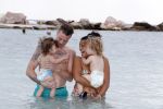 Curacao 27 december 2015
Gers Pardoel met zijn vrouw en hun kinderen Goud en Rocci ophet strand van Mambo beach.