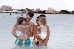 Curacao 27 december 2015
Gers Pardoel met zijn vrouw en hun kinderen Goud en Rocci ophet strand van Mambo beach.
