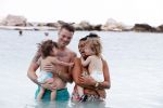 Curacao 27 december 2015
Gers Pardoel met zijn vrouw en hun kinderen Goud en Rocci ophet strand van Mambo beach.
