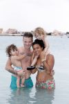 Curacao 27 december 2015
Gers Pardoel met zijn vrouw en hun kinderen Goud en Rocci ophet strand van Mambo beach.