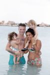 Curacao 27 december 2015
Gers Pardoel met zijn vrouw en hun kinderen Goud en Rocci ophet strand van Mambo beach.