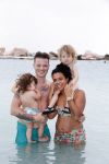 Curacao 27 december 2015
Gers Pardoel met zijn vrouw en hun kinderen Goud en Rocci ophet strand van Mambo beach.