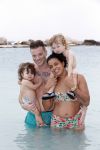 Curacao 27 december 2015
Gers Pardoel met zijn vrouw en hun kinderen Goud en Rocci ophet strand van Mambo beach.