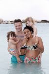 Curacao 27 december 2015
Gers Pardoel met zijn vrouw en hun kinderen Goud en Rocci ophet strand van Mambo beach.