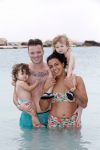 Curacao 27 december 2015
Gers Pardoel met zijn vrouw en hun kinderen Goud en Rocci ophet strand van Mambo beach.