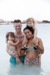 Curacao 27 december 2015
Gers Pardoel met zijn vrouw en hun kinderen Goud en Rocci ophet strand van Mambo beach.