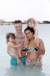 Curacao 27 december 2015
Gers Pardoel met zijn vrouw en hun kinderen Goud en Rocci ophet strand van Mambo beach.
