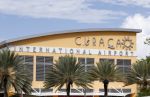 Curacao 25 december 2015
Jan Liza Fem en Emma Smit arriveren op Hato airport . Jan heeft op Curacao en Bonaire een optreden.