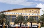 Curacao 25 december 2015
Jan Liza Fem en Emma Smit arriveren op Hato airport . Jan heeft op Curacao en Bonaire een optreden.