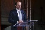 Koninklijke Familie bij uitreiking Prins Claus Prijs 2015 in het Koninklijk Paleis op de Dam. De Prins Claus Prijzen worden door het Prins Claus Fonds voor Cultuur en Ontwikkeling sinds 1997 jaarlijks toegekend aan kunstenaars, denkers en culturele organisaties. 

Royal Family at ceremony Prince Claus Award in 2015 at the Royal Palace on Dam Square. The Prince Claus Awards are presented by the Prince Claus Fund for Culture and Development since 1997 awarded annually to artists, thinkers and cultural organizations.

OP de foto / On the photo:  Henk Propper