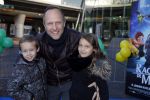 Amsterdam 10 januari 2016
Premiere race naar de maan in pathe arena. Hugo Metsers met kinderen