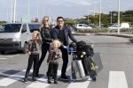 Curacao 25 december 2015
Jan Liza Fem en Emma Smit arriveren op Hato airport . Jan heeft op Curacao en Bonaire een optreden.