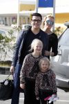 Curacao 25 december 2015
Jan Liza Fem en Emma Smit arriveren op Hato airport . Jan heeft op Curacao en Bonaire een optreden.