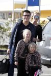 Curacao 25 december 2015
Jan Liza Fem en Emma Smit arriveren op Hato airport . Jan heeft op Curacao en Bonaire een optreden.
