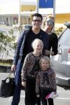 Curacao 25 december 2015
Jan Liza Fem en Emma Smit arriveren op Hato airport . Jan heeft op Curacao en Bonaire een optreden.