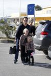 Curacao 25 december 2015
Jan Liza Fem en Emma Smit arriveren op Hato airport . Jan heeft op Curacao en Bonaire een optreden.
