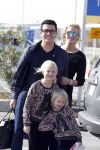 Curacao 25 december 2015
Jan Liza Fem en Emma Smit arriveren op Hato airport . Jan heeft op Curacao en Bonaire een optreden.