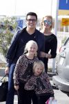 Curacao 25 december 2015
Jan Liza Fem en Emma Smit arriveren op Hato airport . Jan heeft op Curacao en Bonaire een optreden.