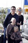 Curacao 25 december 2015
Jan Liza Fem en Emma Smit arriveren op Hato airport . Jan heeft op Curacao en Bonaire een optreden.