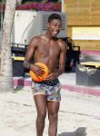 Curacao, 27 December 2015
Jean Paul Boetius (FC Basel) samen met Kenny Tete (Ajax), Terence Kongolo (Feyenoord), Rodney Kongolo (Manchester City) en Jody Lukoki (SC Cambuur) op het strand aan het voetballen