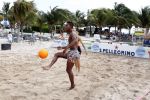 Curacao, 27 December 2015
Jean Paul Boetius (FC Basel) samen met Kenny Tete (Ajax), Terence Kongolo (Feyenoord), Rodney Kongolo (Manchester City) en Jody Lukoki (SC Cambuur) op het strand aan het voetballen