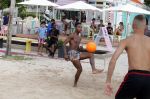 Curacao, 27 December 2015
Jean Paul Boetius (FC Basel) samen met Kenny Tete (Ajax), Terence Kongolo (Feyenoord), Rodney Kongolo (Manchester City) en Jody Lukoki (SC Cambuur) op het strand aan het voetballen