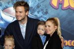 Amsterdam 9 decmber 2015
Premiere Mega Mindy met oa Jim Bakkum en Frou Souffriau in pathe arena.
Jim met Bettina Berger en hun zoon.