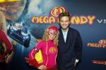 Amsterdam 9 decmber 2015
Premiere Mega Mindy met oa Jim Bakkum en Free Souffriau in pathe arena.
Jim met Bettina Berger en hun zoon.