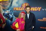 Amsterdam 9 decmber 2015
Premiere Mega Mindy met oa Jim Bakkum en Free Souffriau in pathe arena.
Jim met Bettina Berger en hun zoon.