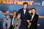 Amsterdam 9 decmber 2015
Premiere Mega Mindy met oa Jim Bakkum en Frou Souffriau in pathe arena.
Jim met Bettina Berger en hun zoon.