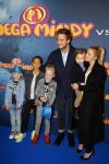 Amsterdam 9 decmber 2015
Premiere Mega Mindy met oa Jim Bakkum en Frou Souffriau in pathe arena.
Jim met Bettina Berger en hun zoon.