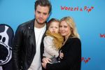 Amsterdam 17 januari 2016
Premiere Woezel en Pip in Tuschinski. Jim Bakkum met Bettina Holwerda en hun zoon