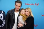 Amsterdam 17 januari 2016
Premiere Woezel en Pip in Tuschinski. Jim Bakkum met Bettina Holwerda en hun zoon