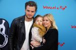 Amsterdam 17 januari 2016
Premiere Woezel en Pip in Tuschinski. Jim Bakkum met Bettina Holwerda en hun zoon
